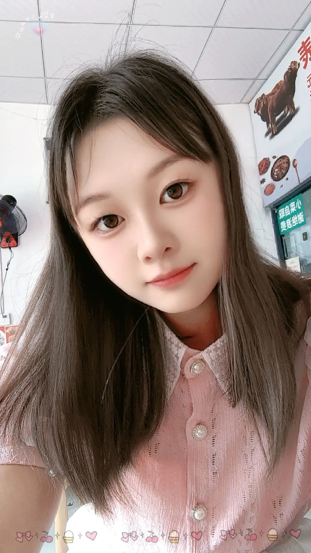 如果你喜欢我，我不喜欢你，那你送我一支口红吧！我亲别人的时候，至少你还...