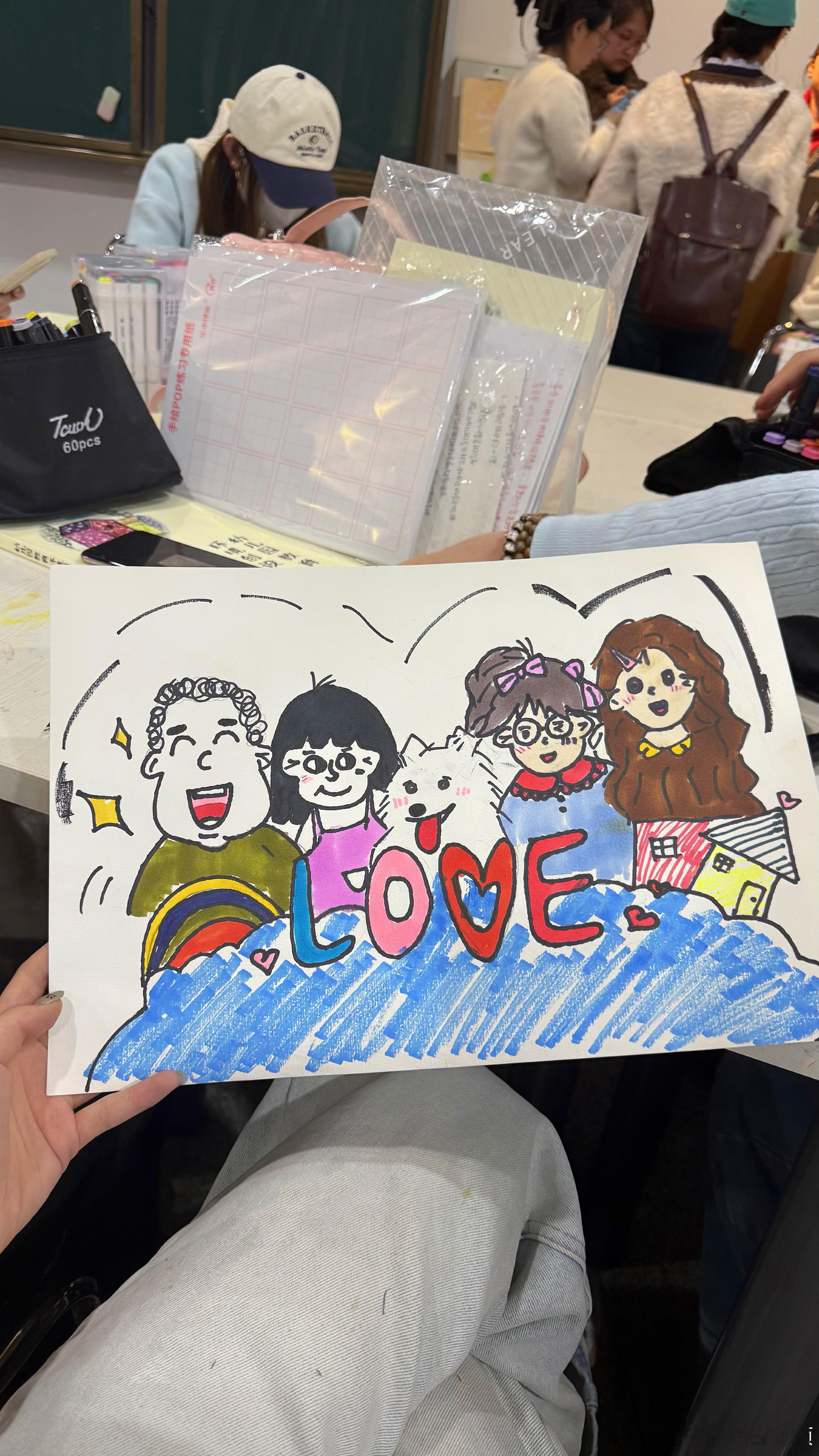 美术课画了一家五口 我妈说汤圆画得最像哈哈哈哈哈哈哈哈 