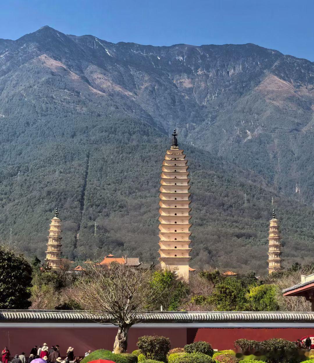 专心致志 久久为功你的思想被什么信息占据，你就会成为什么样子的人。专注一件事的用