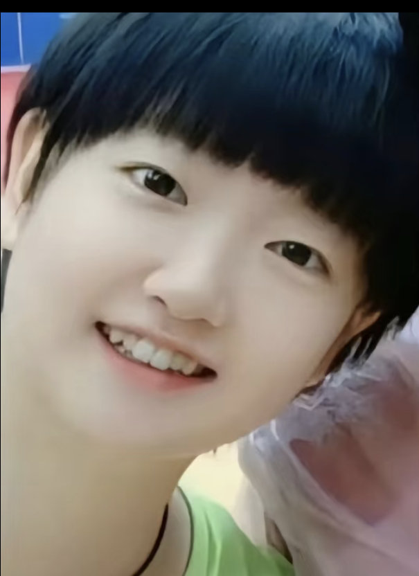 王楚钦孙颖莎凌晨到达伦敦这里只有一个萌宝宝 