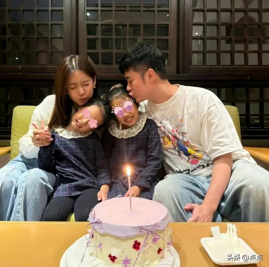 陈赫张子萱携女儿做客王祖蓝家 好友相聚满屏温馨
 
陈赫、张子萱带着女儿一同前往