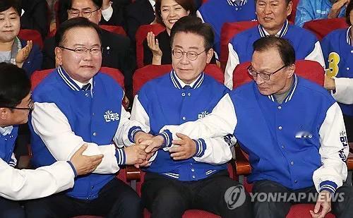 韩国最大在野党共同民主党在星期三（4月10日）举行的议会选举中单独获得过半议席，