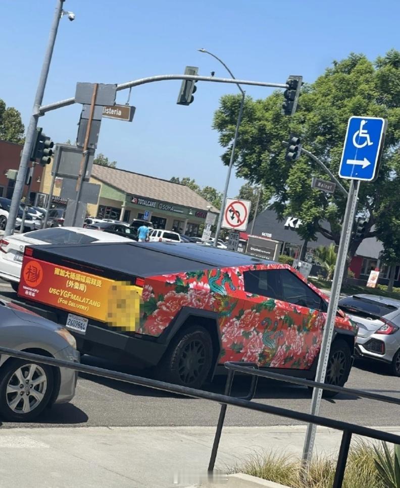 这个皮肤的Cybertruck，有点意思[并不简单] 
