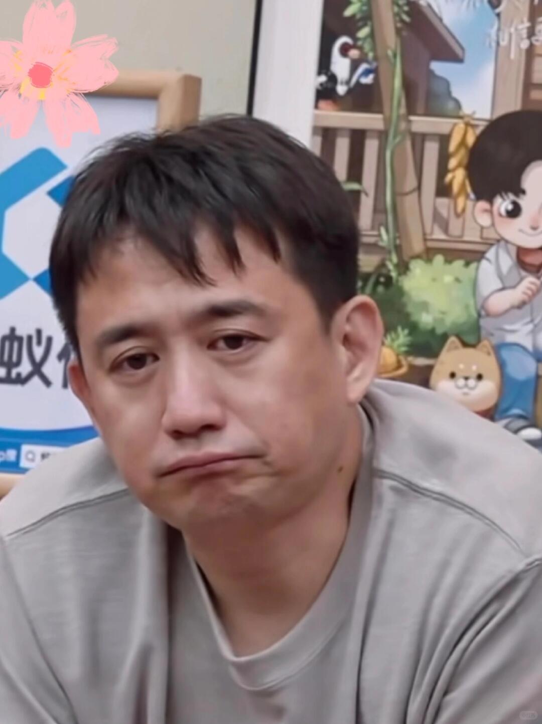 黄磊地位高，核心是辈分老、人脉硬、身份多、话语权重，属于圈内“前辈+资本+文化推