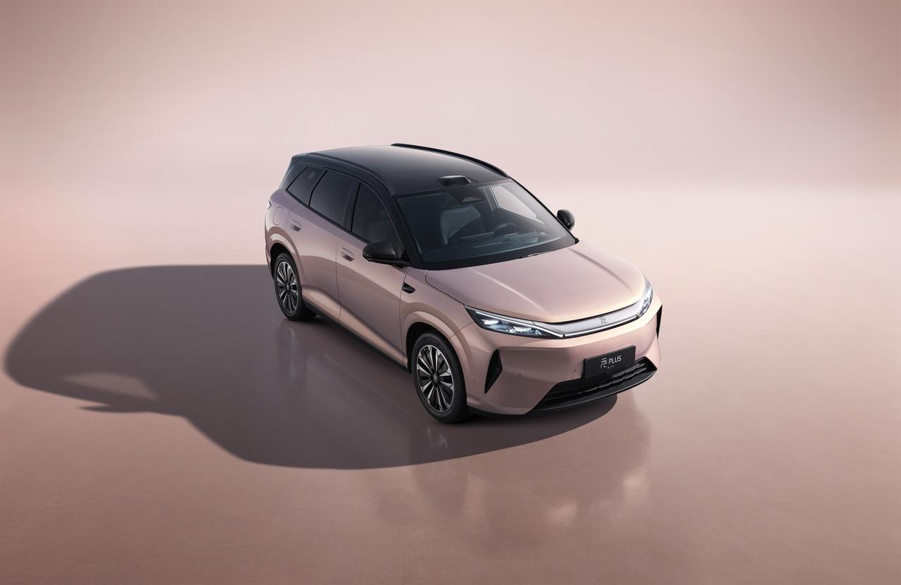 第三代元PLUS来了！全球卖了110多万辆的冠军车，这回彻底换代～
15万级，灵