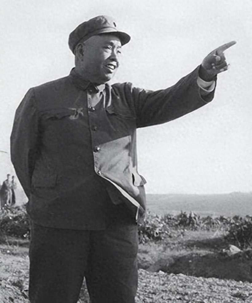 1927年冬末，鄂豫皖苏区山风凌厉，红军的夜间野外演练仍亮着零星篝火，那是新式队