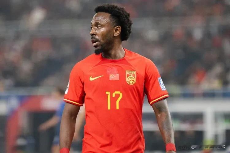 五人不及格？全场最佳又是他！国足0:1韩国！球员+主帅打分

费南多(9.5分)