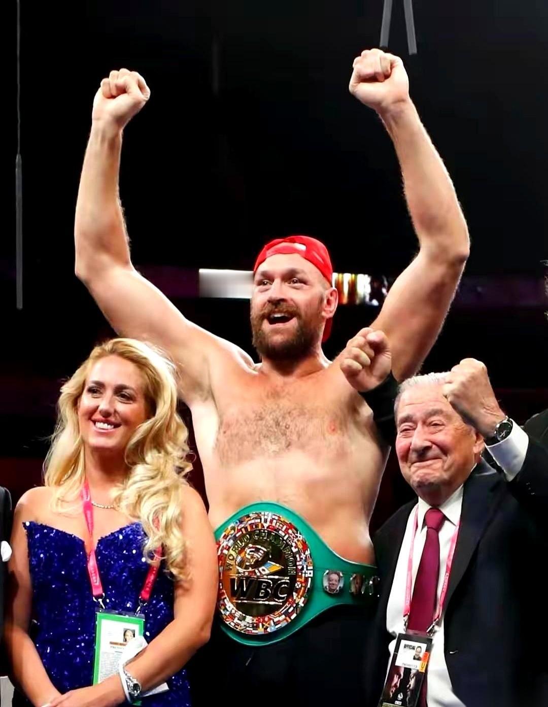 泰森·富里这大嘴巴又开始了，张口就赌乌西克要扔掉WBC金腰带，理由居然是“赚不到