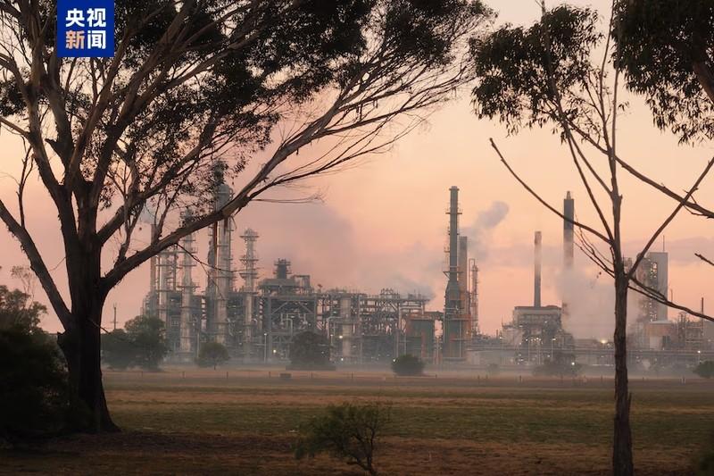 后院起火！澳洲仅两家炼油厂之一烧了，油品供应彻底慌了
深夜里澳洲自家后院突然出事