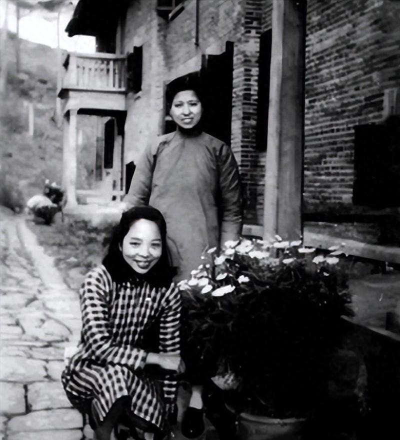 1957年，美国海关私吞了中国女人行李箱里面的6800美金，她却开心地笑了。殊不