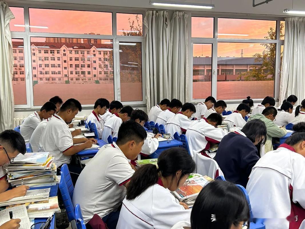 讲给孩子的话:读书，是为自己赢下未来！
 
      孩子，读书从不是为了应付