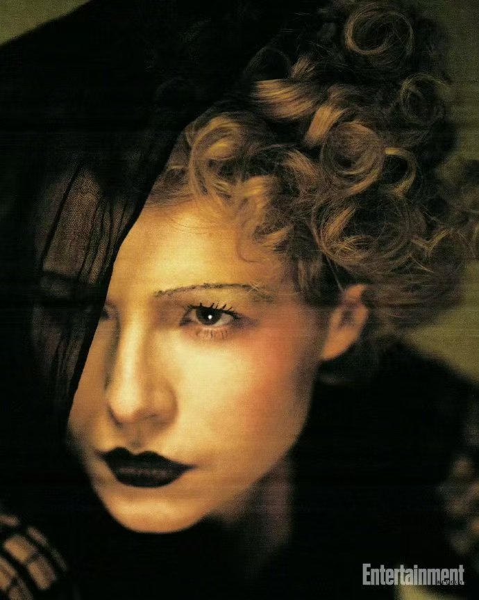 三月大银幕恶女图鉴 《暗黑新娘！》恶女来袭，黑唇白发超酷飒，克里斯蒂安·贝尔共演