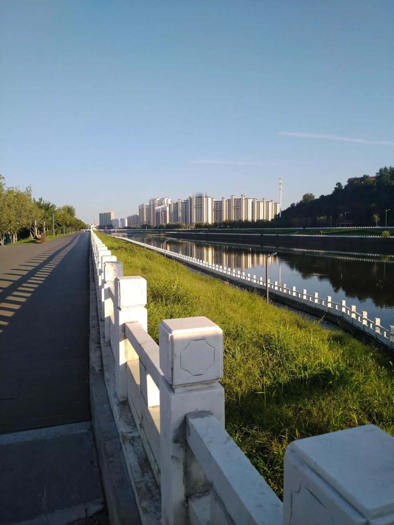 分享一张风景图，散步🚶‍♂️隨拍📲✍🐟🐟🐟🍃🍃🌿🌿💫💫去年