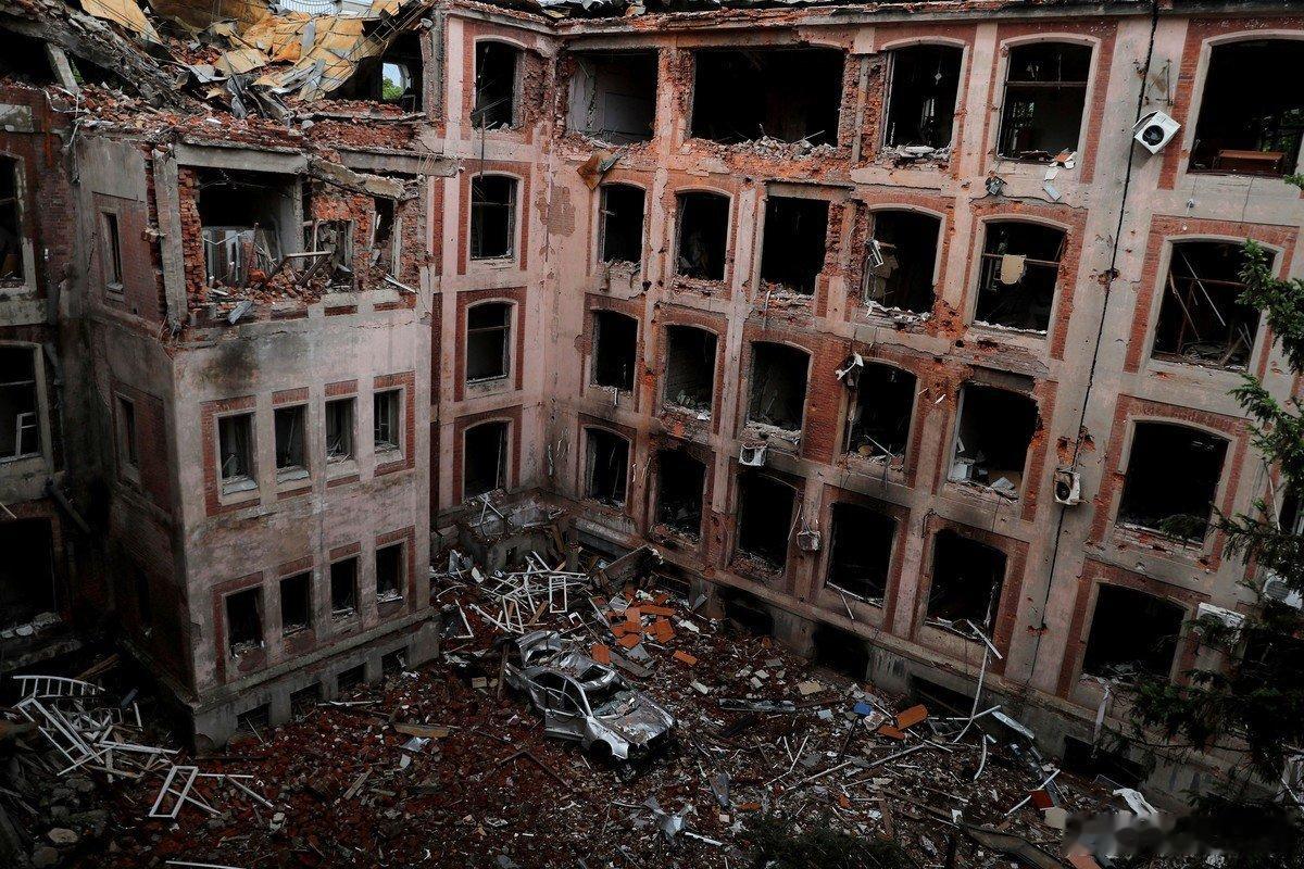 作为一名普通中国人，回望俄乌冲突四年，心中只有痛心与期盼。四年战火，生灵涂炭、民