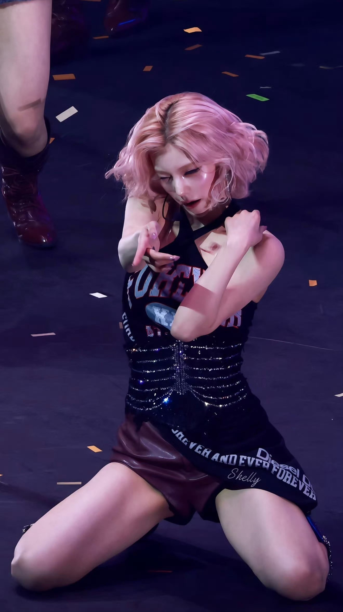 再次重逢的kpop cr logo【黄礼志】世界が静止している 