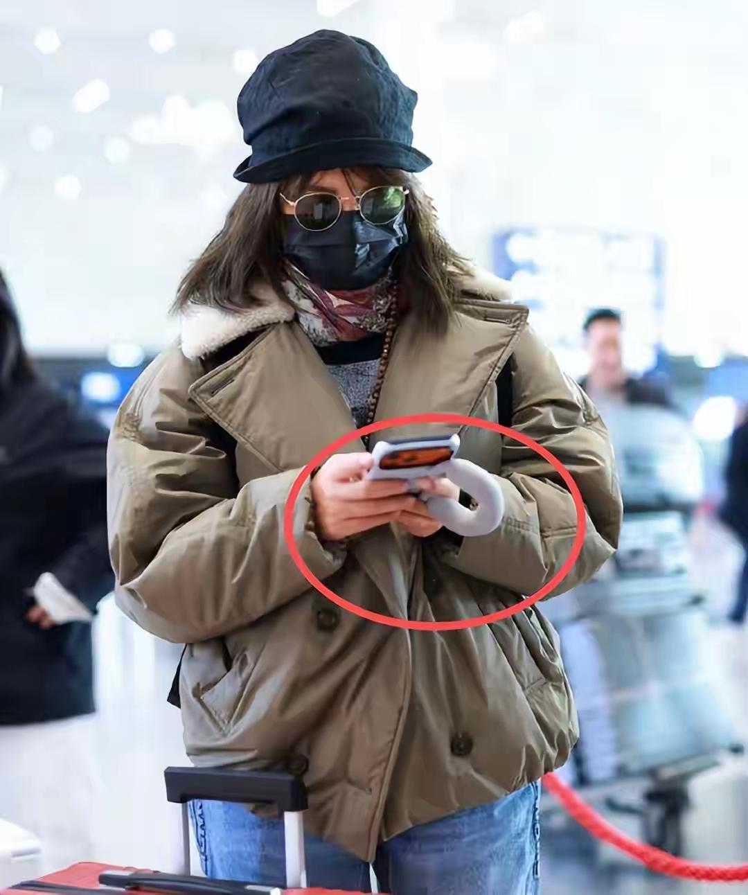 都全副武装成这样，竟然还能被认出来，是什么原因？所以要感恩热情观众们，珍惜来之不