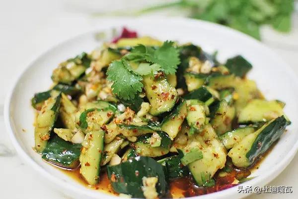 必须该出手管一管了，
一些打假人专门盯着一盘拍黄瓜进行举报，一个人在一年之内可以