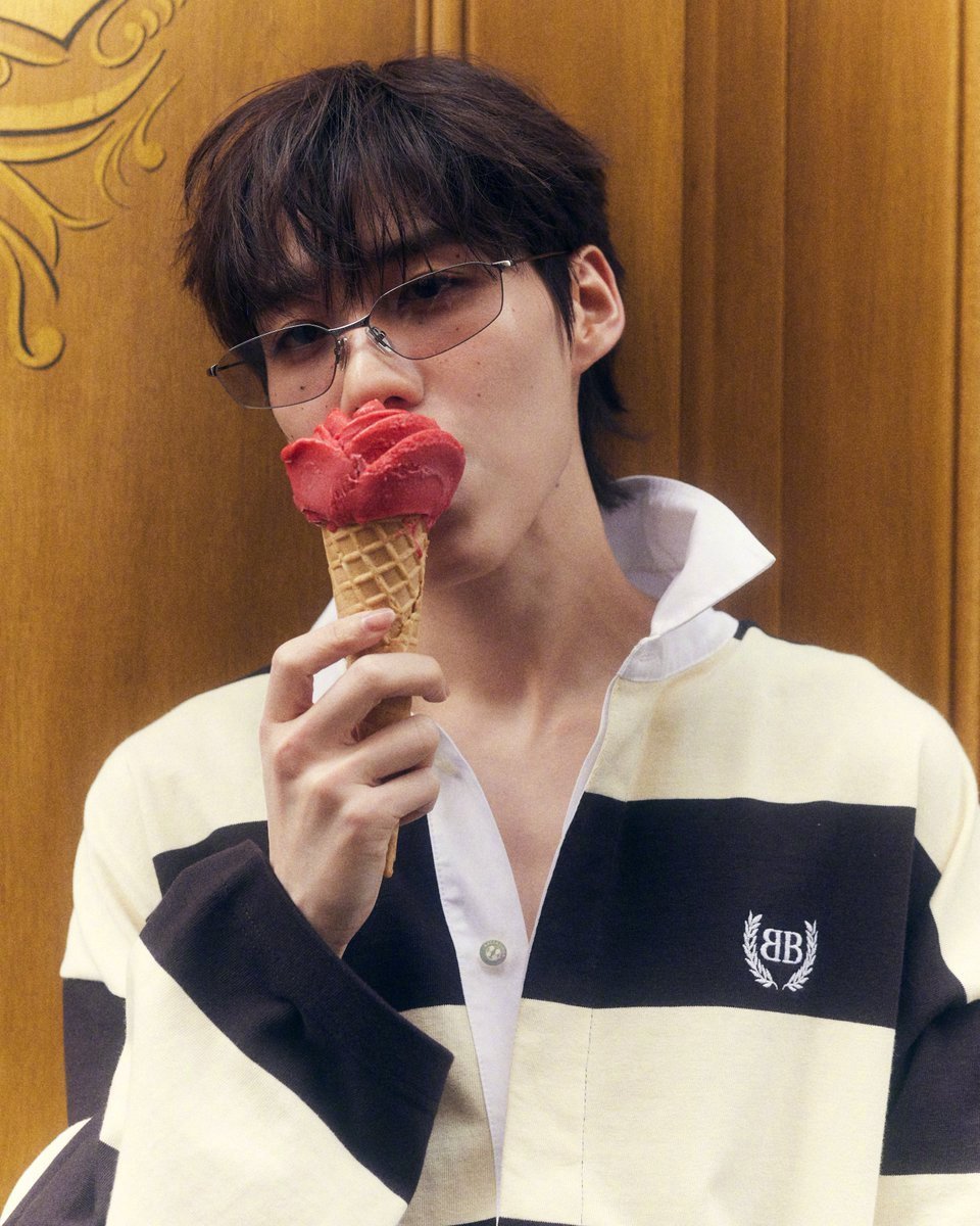 PP Krit in Balenciaga 📸🍦  廓形大衣内搭Polo衬衫