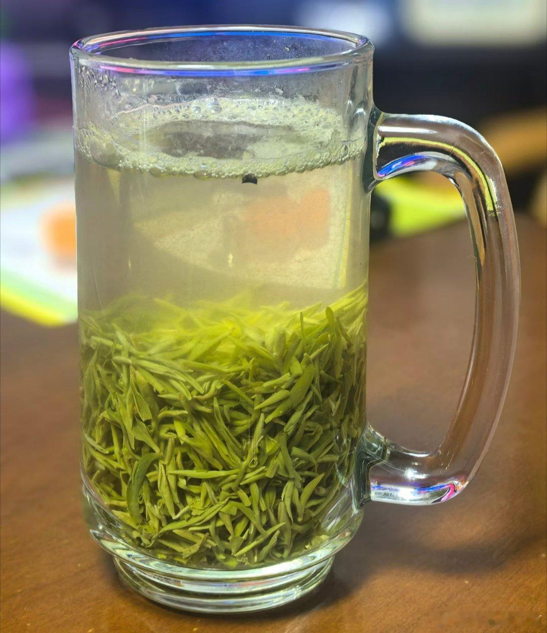 哲思呓语 ：人生苦短，从来不是生活本身有意思，是心怀热爱，生活才万般温柔。早安 
