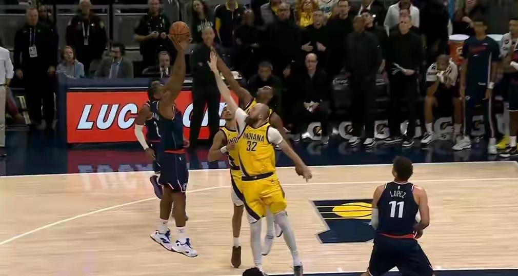 快船交易也不亏，这个阵容也不错，球队战胜步行者，季后赛打太阳吗？
一、快船新三巨