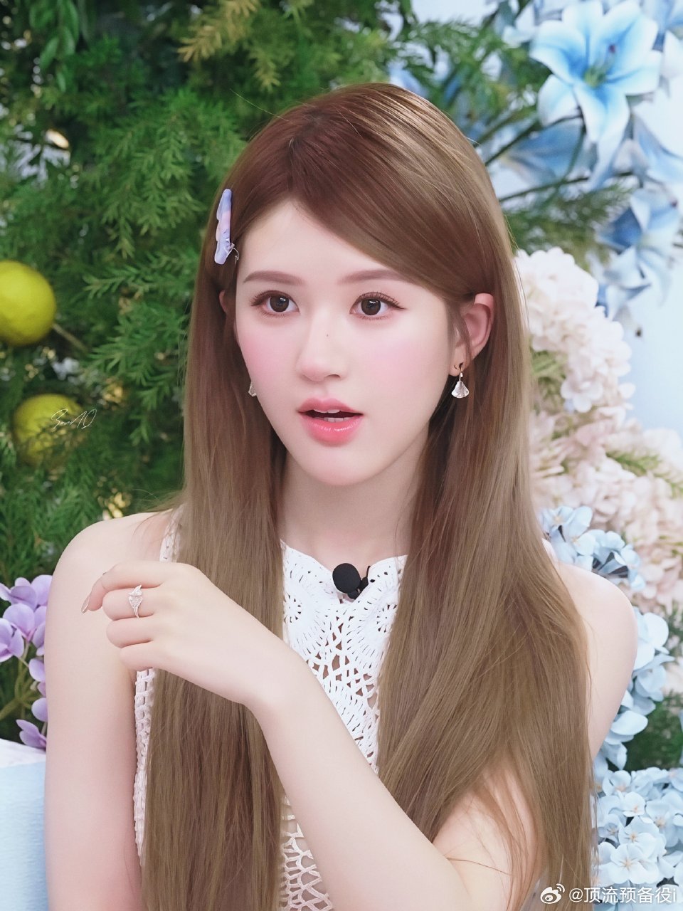 赵露思昨日直播状态如此水灵的露思速速进组 