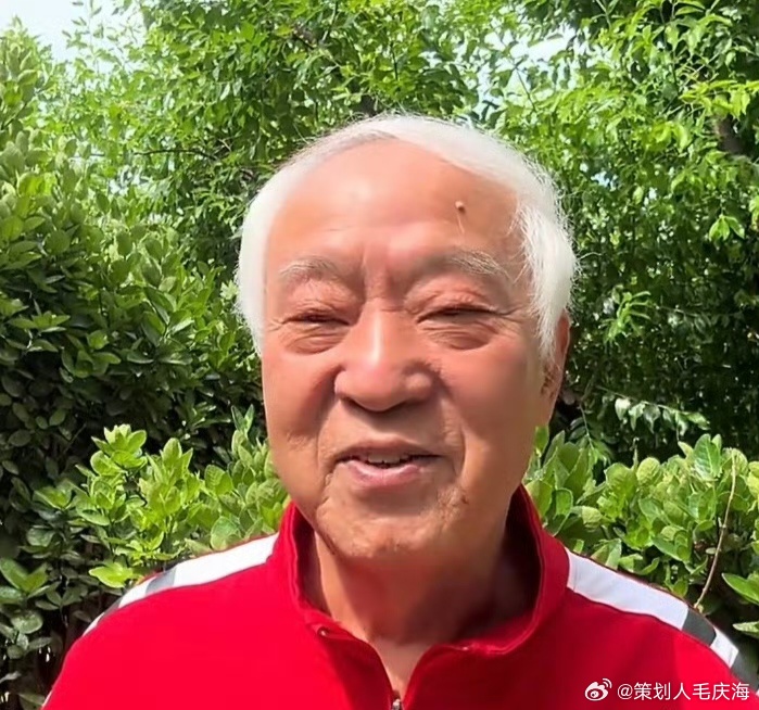 牛群裸捐全部财产有多少人还记得牛群？！ 