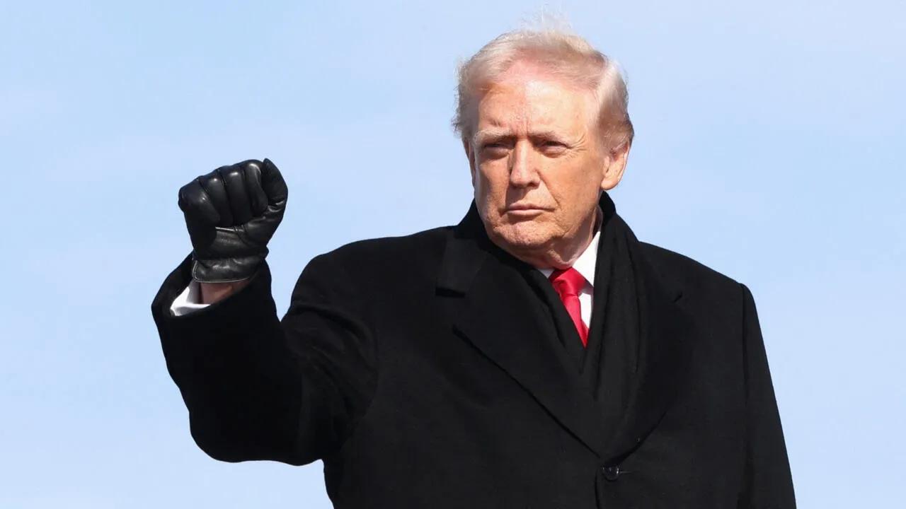 特朗普今天发文说：“鉴于加拿大长期不当、非法且执意拒绝为湾流500、600、70