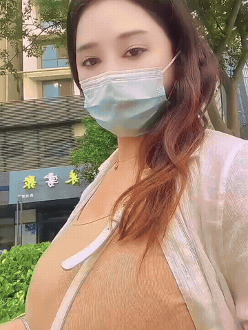 真的疯狂偏爱微胖女生！
不刻意追求骨感纤细，
恰到好处的丰盈太戳心了！

软乎乎