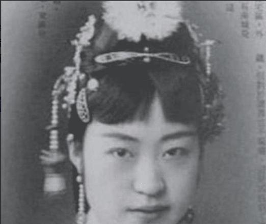 张学良的一生有11个情妇，90岁那年，他回首往事时，却咬牙切齿地说：“我此生最喜