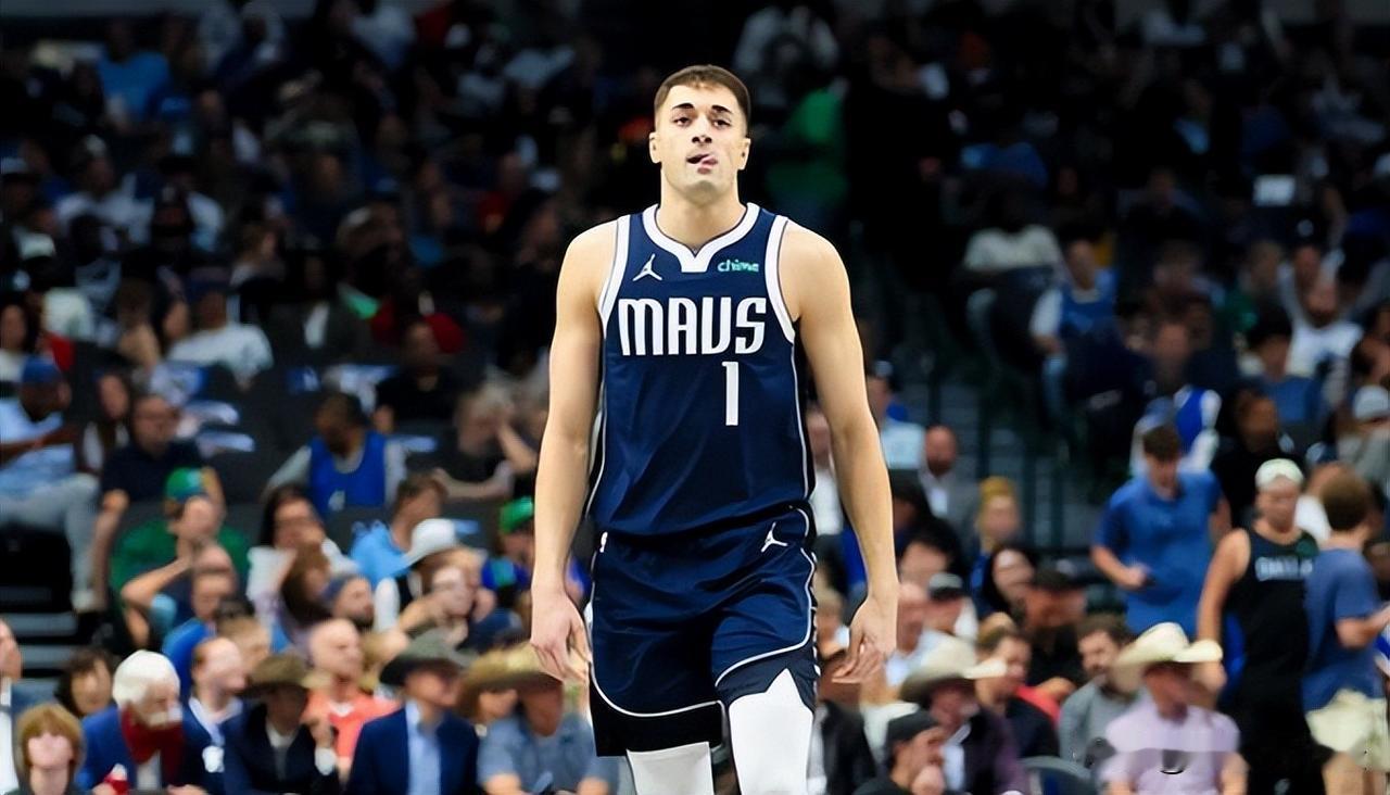 根据NBA官网达拉斯独行侠记者Eddie Sefko的消息，目前手持双向合同的独