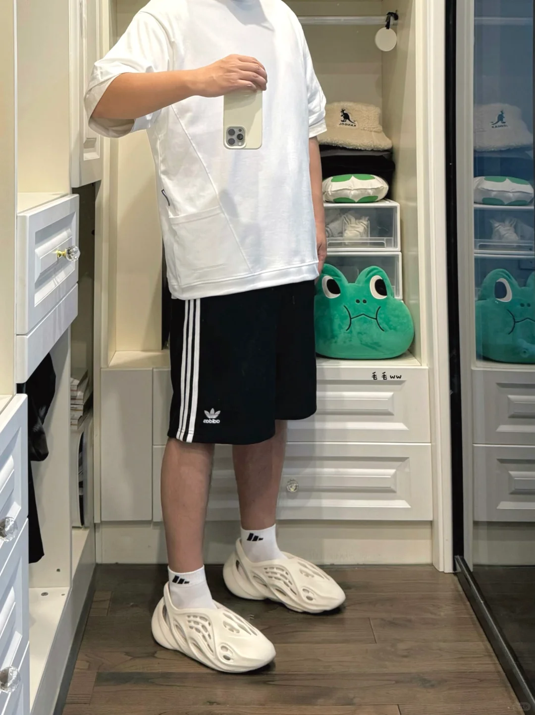 条纹短裤｜洞洞鞋穿搭