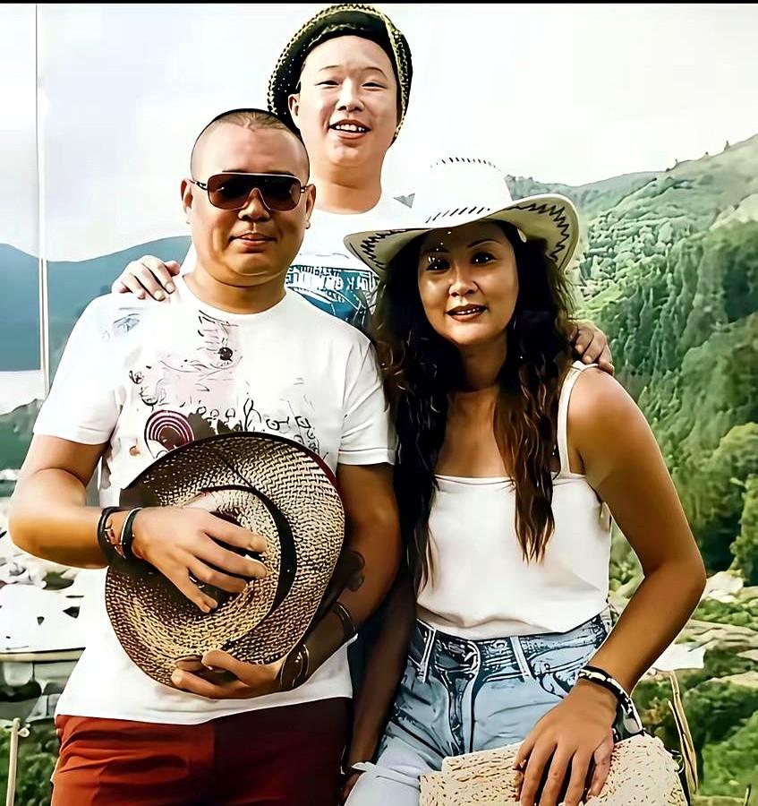 老郭家的基因有多狠？看看郭麒麟他弟郭汾阳就懂了。

郭麒麟当年196斤的照片又被