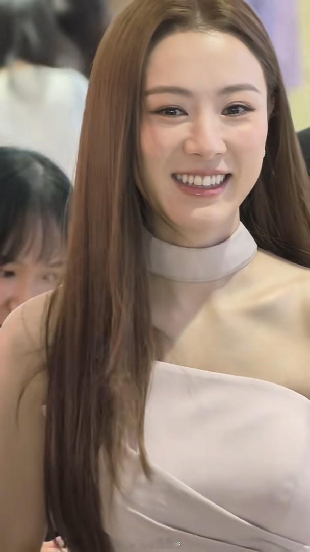 【On.cc】王敏奕化身迷人Pink Lady　露肩大騷鎖骨線條藝人王敏奕昨日（