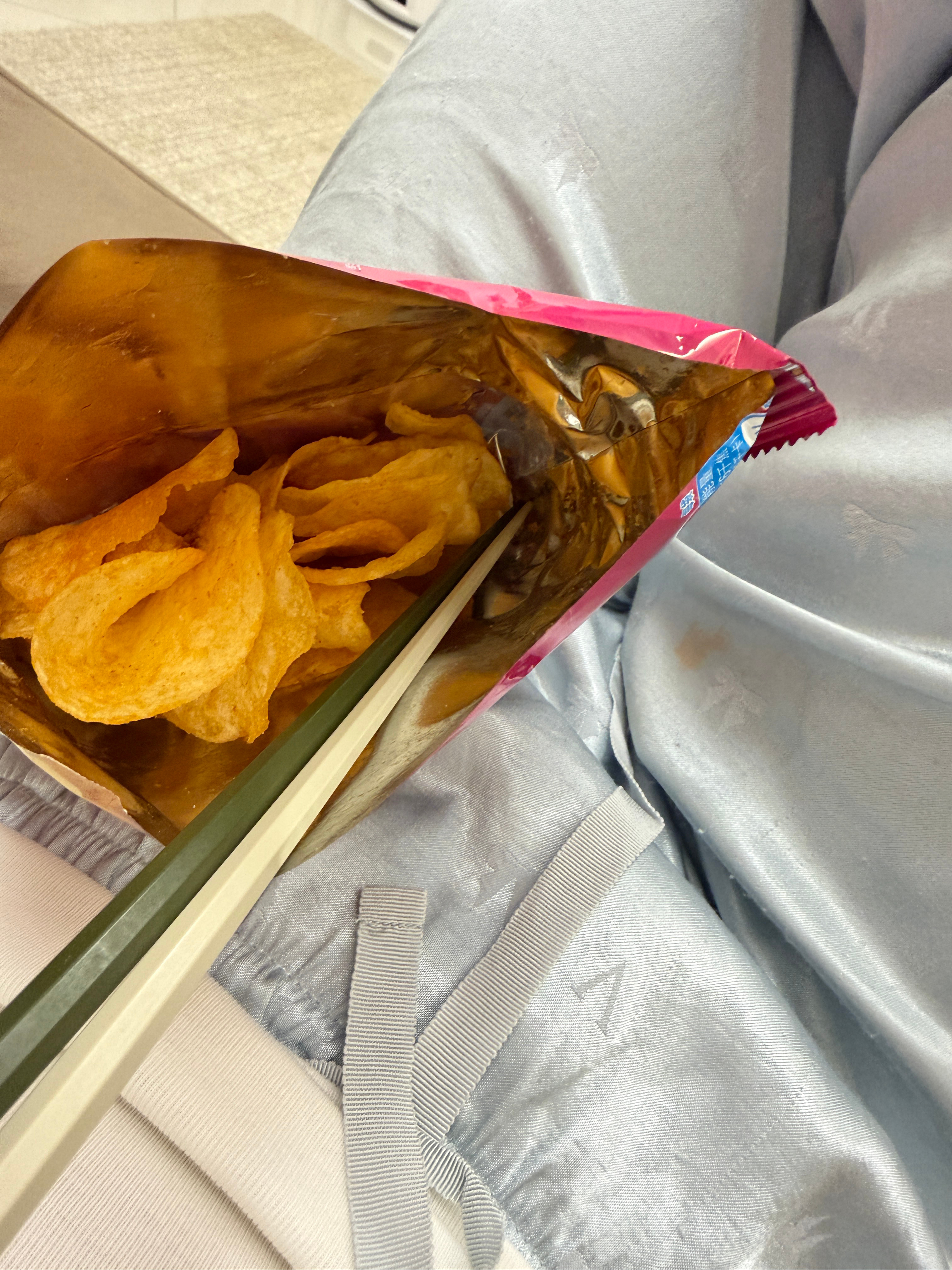 直播完我就这样奖励自己（睡裤上有粉底液版） 