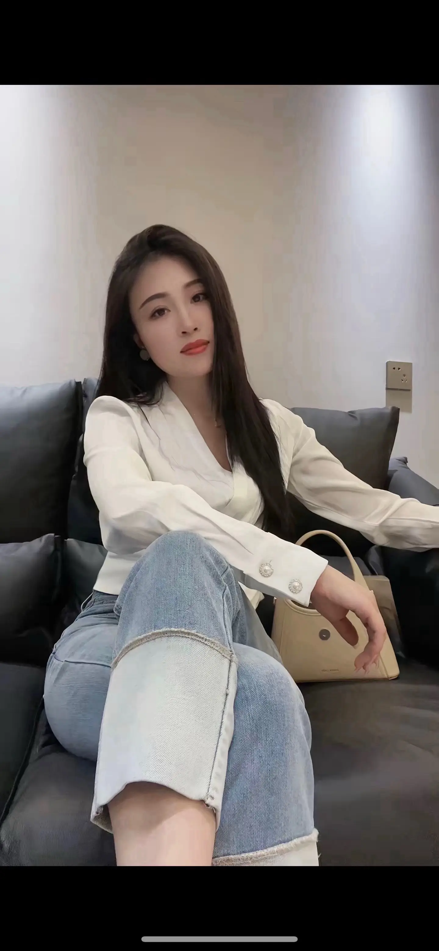 女人最好的状态就是：不属于任何人，也不拥有任何人，把期待减少，好好生活...