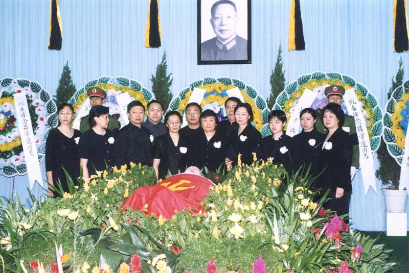 蒋学道将军告别仪式，一张罕见的留影，这张照片拍摄于2001年10月，地点在福州军