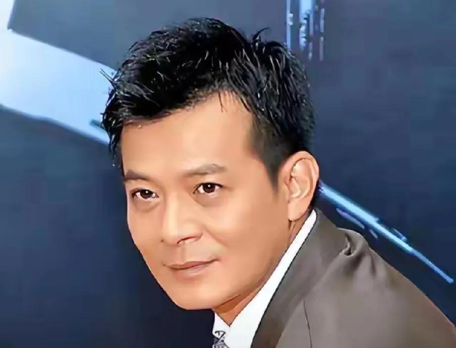 7500万，有人拿来享受奢靡，黄日华却用它从死神手里为妻子“抢”回7年。曾经荧幕