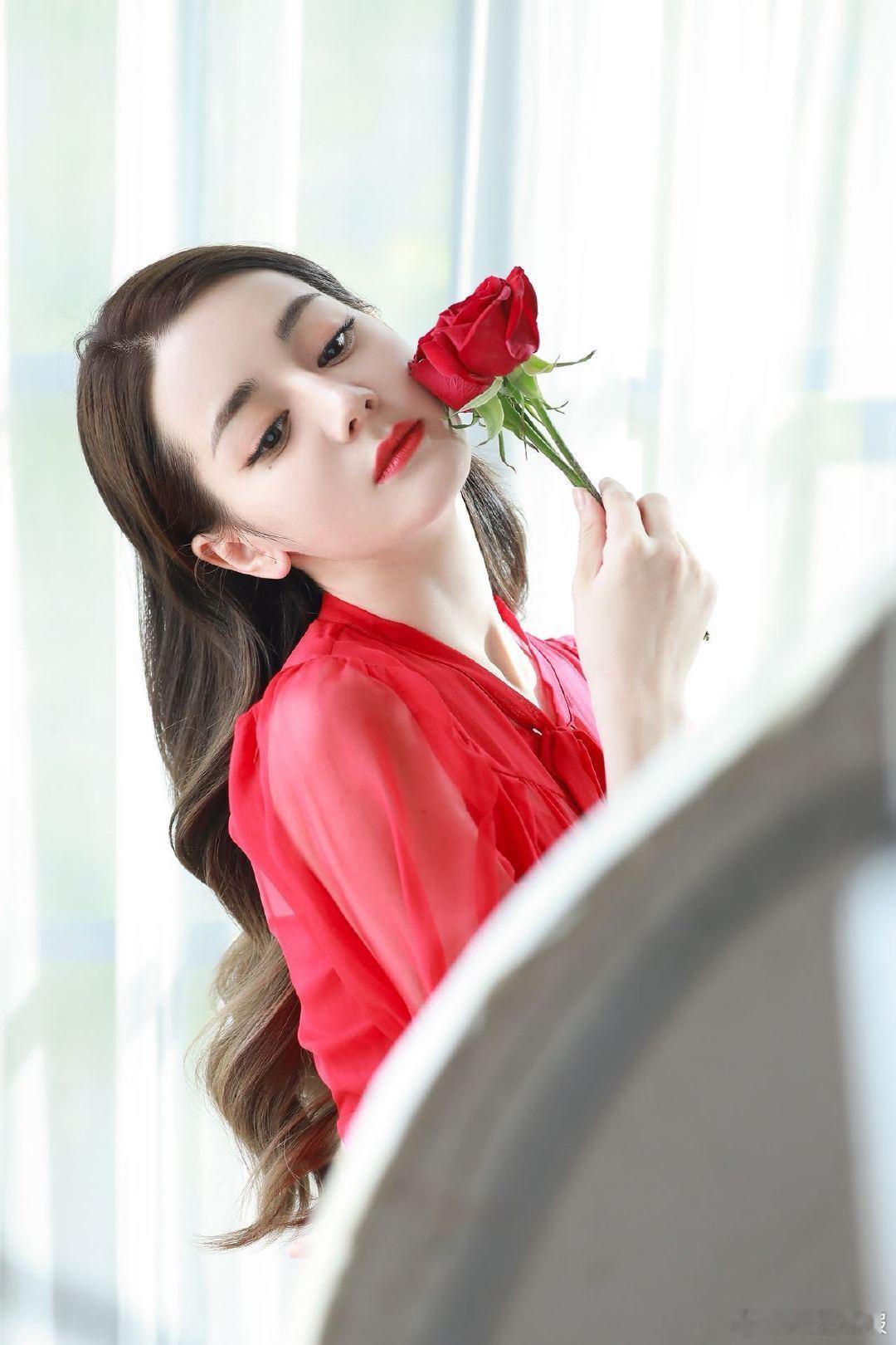 迪丽热巴时隔7年又开见面会真的要感谢微博派对合伙人，圆了好多粉丝的心愿，终于蹲到