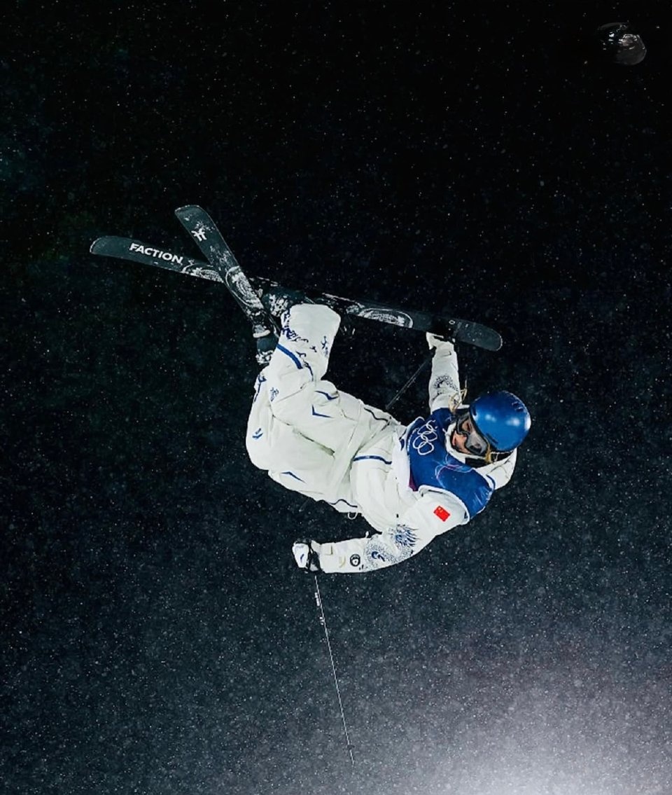 女子U型场地决赛第一轮失误不算什么！谷爱凌第二滑直接上难度，94.00分强势逆袭
