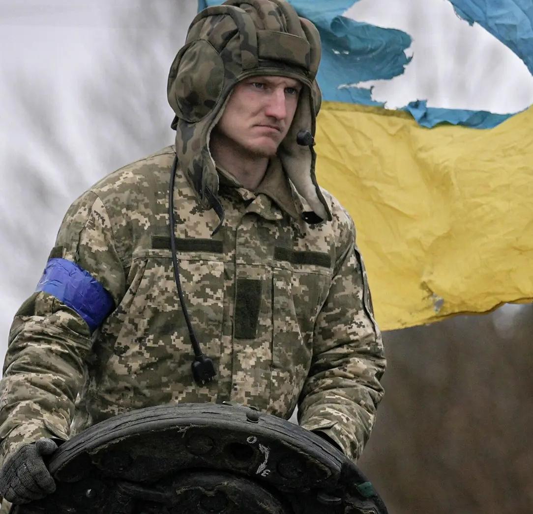 1名士兵配13名指挥官，真的是将比兵多啊！干活的人只有一个，可是指挥的人却有十几