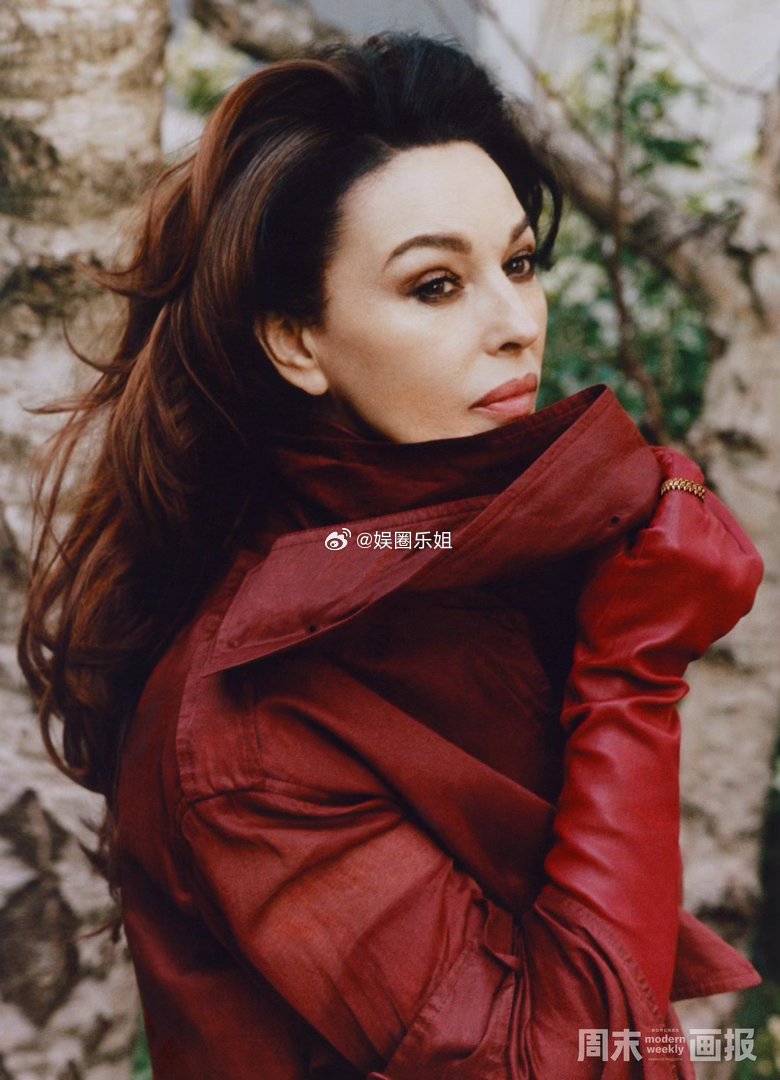 美，是一个虚无的词，无影无踪却又无处不在。在莫妮卡·贝鲁奇身上，我们似乎窥见了美