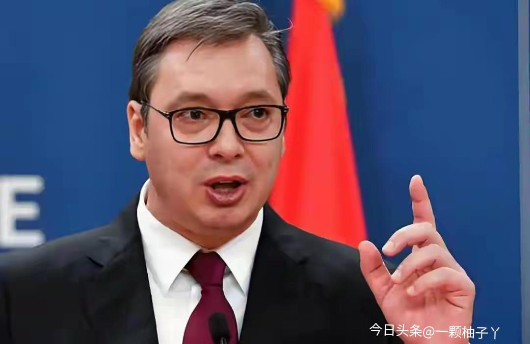 武契奇在国际局势紧张的背景下，他明确表示要吸取教训，绝不陷入被动局面，因此全力加