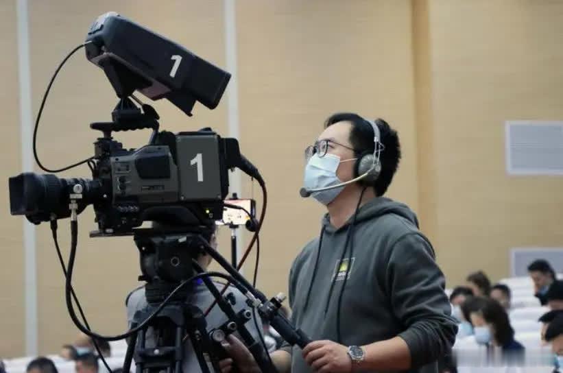 俄媒曾表示：中国打掉了美国的傲气。俄媒曾认为，中国一面宣布对美国进口芯片反倾销调