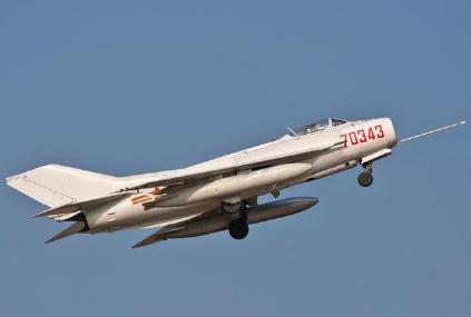 1979年，赞比亚从中国买了12架歼6战机，在交易当天，赞比亚竟然赖账，只交付了