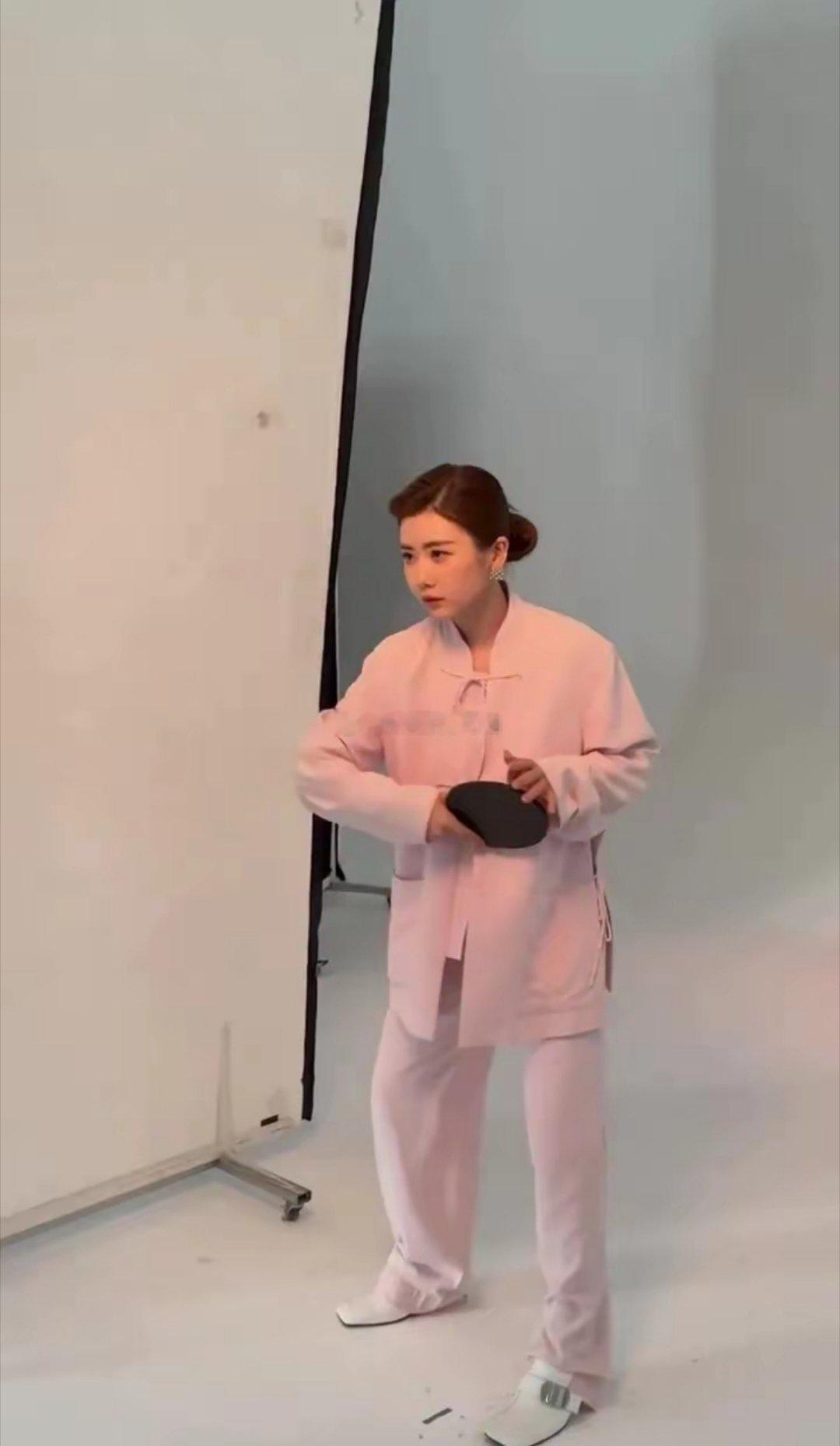 福原爱分享日常vlog，化着淡妆，离婚后越来越美了！ ​​​