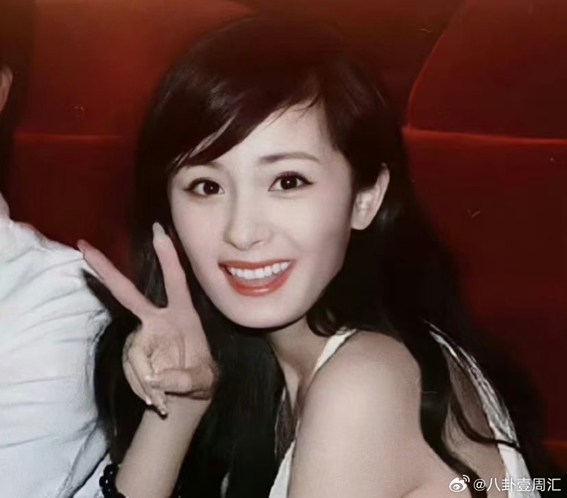 杨幂欧豪大小姐和她的保镖看到杨幂和欧豪早期的造型，我满脑子都是大小姐带着保镖在都