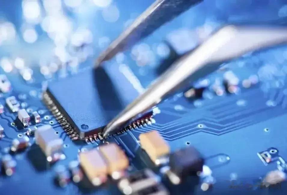 不留后手了！中国商务部正式决定，外媒：荷兰把事情闹大了

近日，一场国际芯片风云