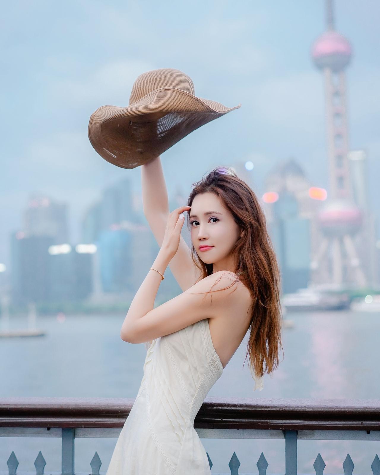她以前是韩国人气很高女明星，今年都已经40岁，曾经是韩剧《我的女孩》的女主角，想