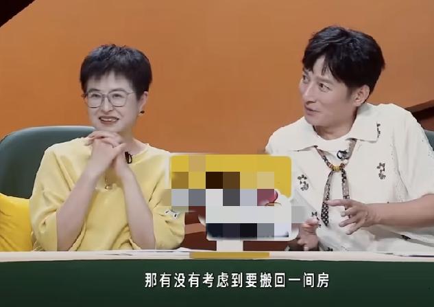 李维嘉问冉莹颖：你和邹市明有没有考虑到要搬回一间房？
冉莹颖：我们接下来再租一个