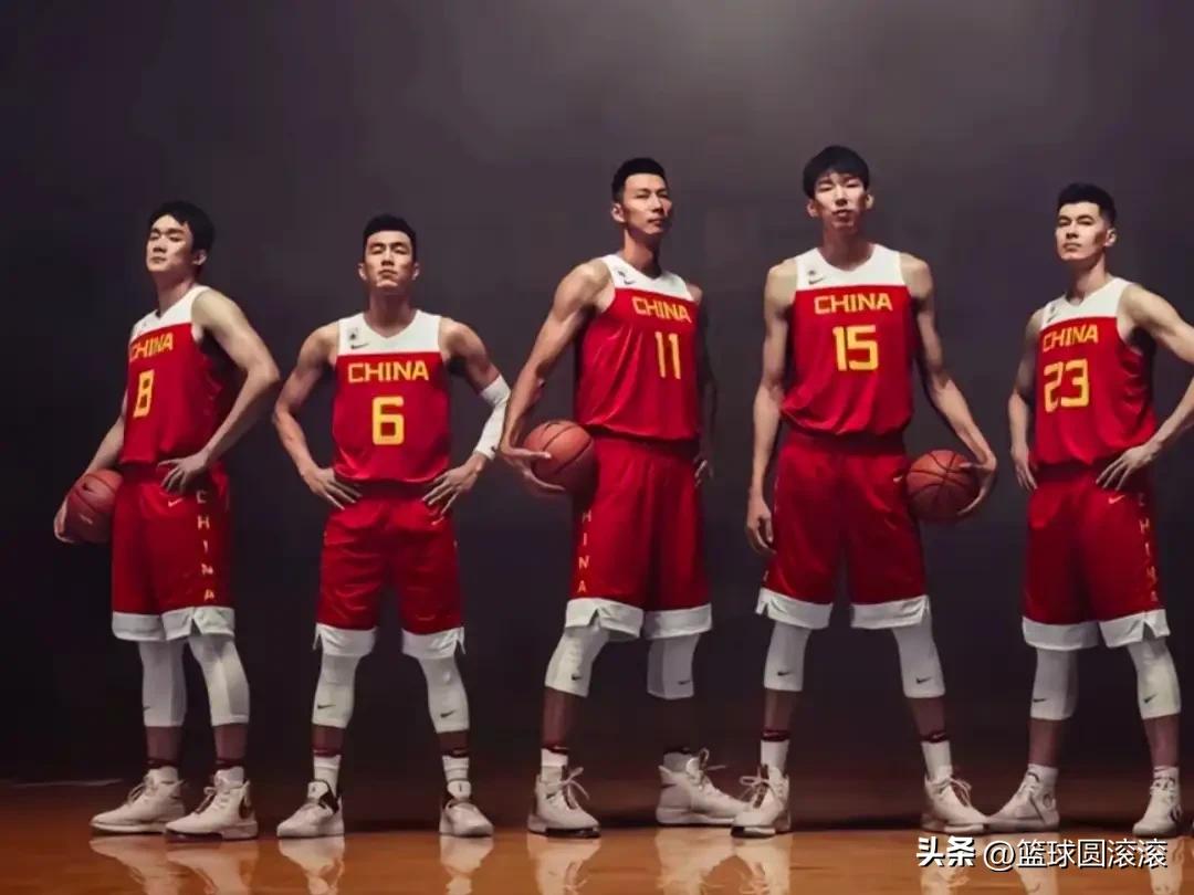 吵翻了！中国男篮史上最大意难平！这5人巅峰从未合体，到底是谁的锅？
 
这张图，